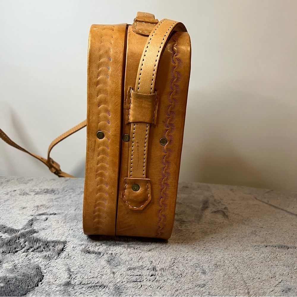 Vintage Leather Hand tooled Floral Design Purse - Picture 6 of 7
